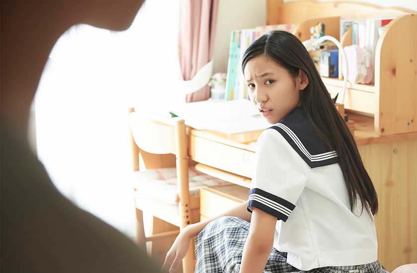 家庭の空気の変化を察知する子供